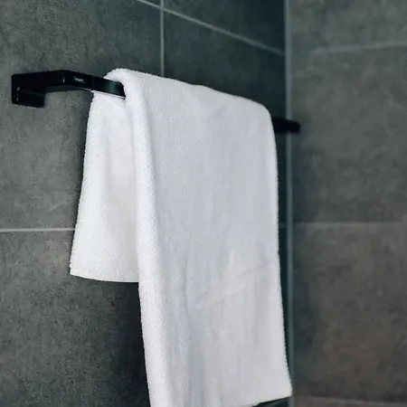 Wellnessoase Mit Freistehender Badewanne 플라인펠트